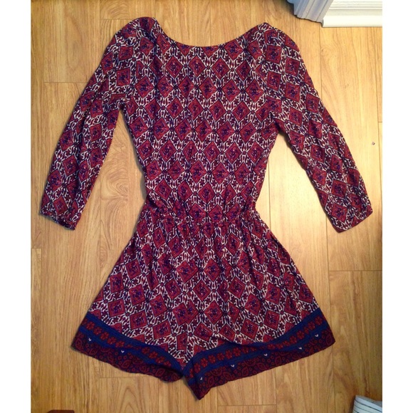 SOLD Hollister Cute Vintage Floral Pattern Romper - Picture 2 of 7